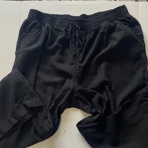 Briggs Woman’s black linen blend pants